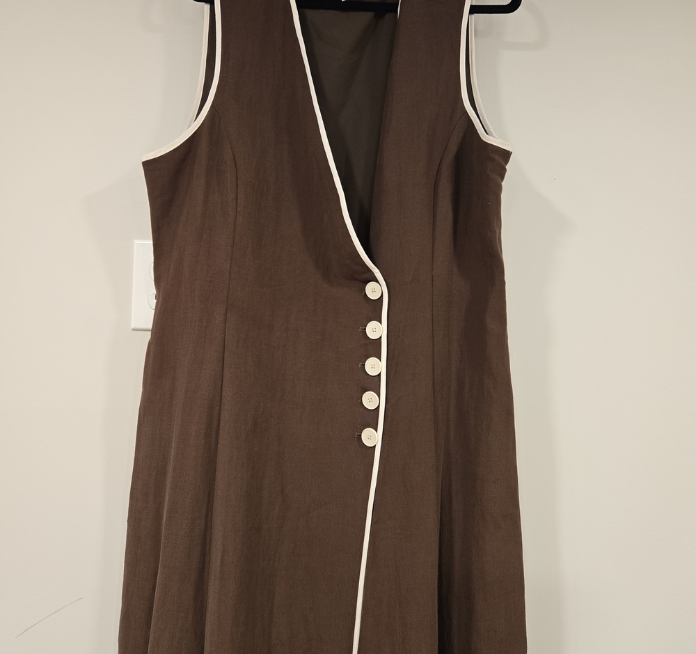 Sleeveless Chocolate Brown Wrap-Front Midi Dress with White Piping - Picture 4 of 7